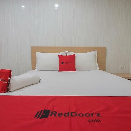 Reddoorz Near Mt Haryono Semarang Hotel Exterior photo