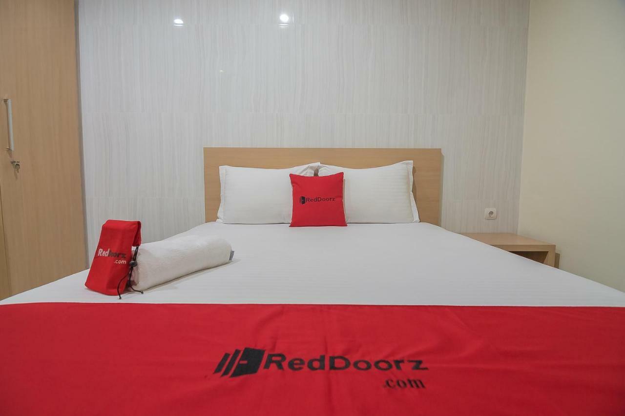 Reddoorz Near Mt Haryono Semarang Hotel Exterior photo